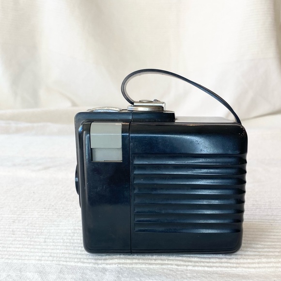Vintage 50s Kodak Brownie Hawkeye Camera - Picture 6 of 14